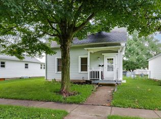 30 E 1st St, El Paso, IL
