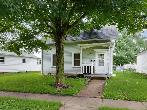 30 E 1st St, El Paso, IL 61738