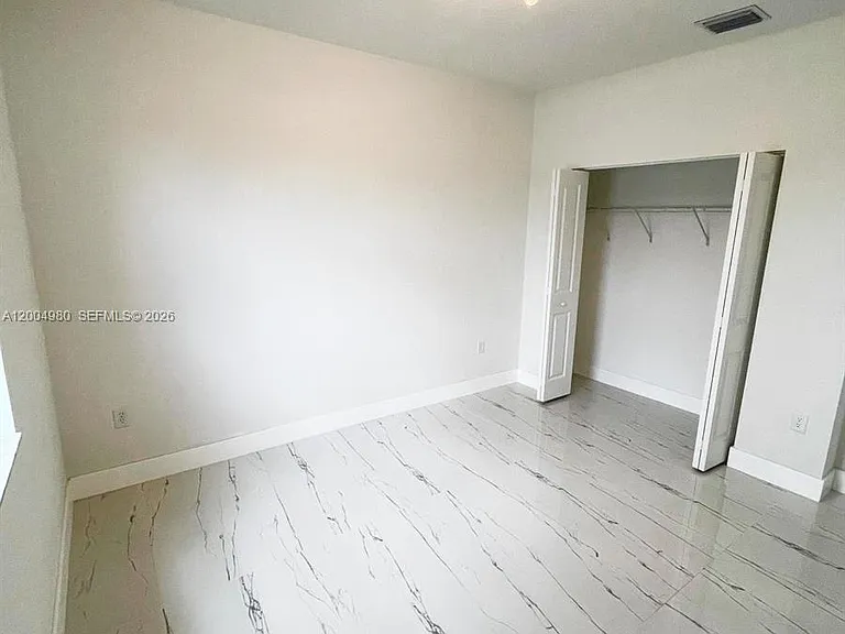 833 SE 26th Rd — Photo 6