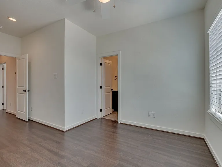 3117 Greene Ave — Photo 24