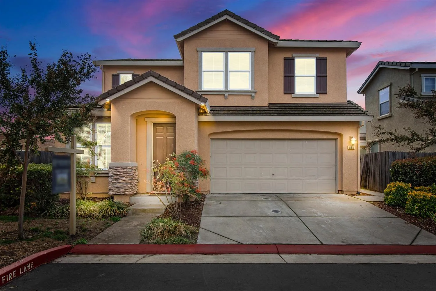 818 Courtyards Loop photo 1