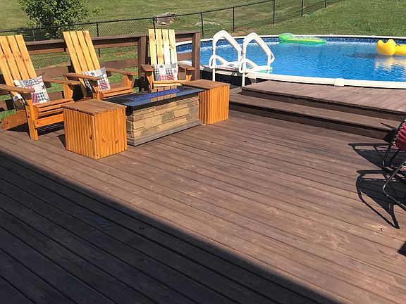 Pool w/seating area!