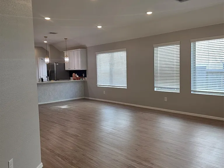 1942 Barrett Gables Dr — Photo 6