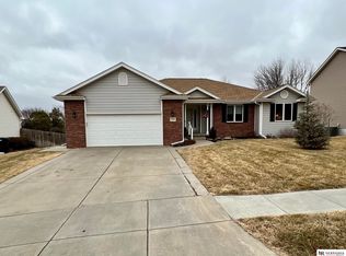 7920 Waterford Cir, Lincoln, NE 68506