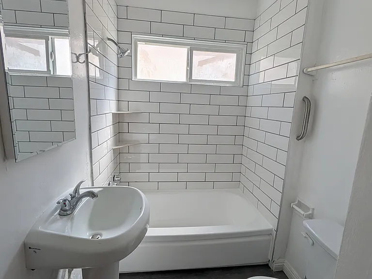 1067 N Saint Andrews Pl #26 — Photo 5