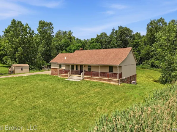 1050 W Brocker Rd, Metamora, MI 48455