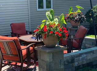 9 Sundown Trl, Williamsville, NY 14221