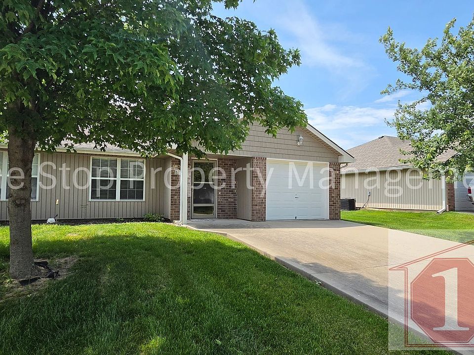1st image of 1107 NW Willow Dr
