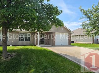 1107 NW Willow Dr, Grain Valley, MO 64029