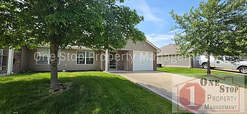 1107 NW Willow Dr Photo 1