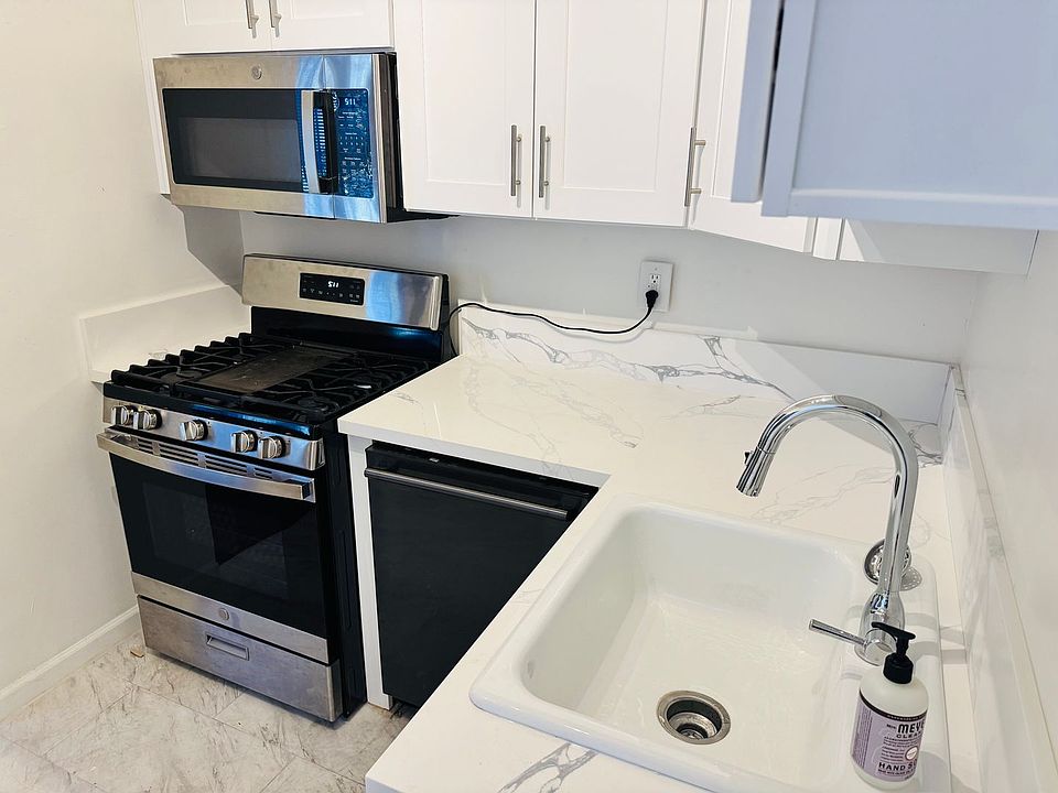 1st image of 851 Pine Ave #122