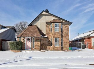 2127 Briarcliff Dr, Moore, OK 73170