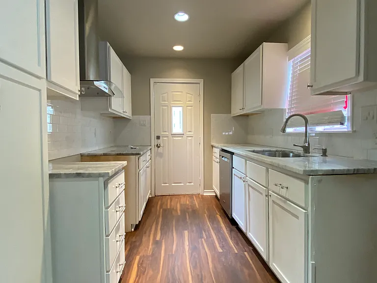 2118 Burnet St — Photo 14