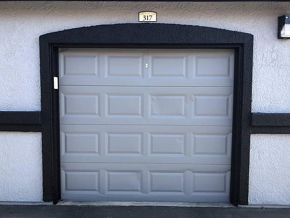 Detached garage