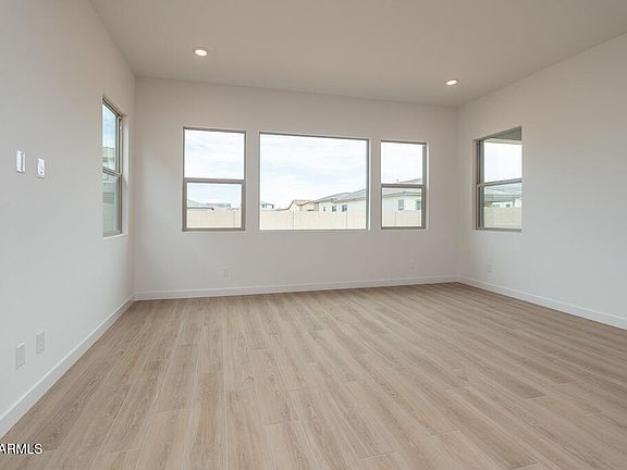 4th image of 1262 E PRESCOTT Street