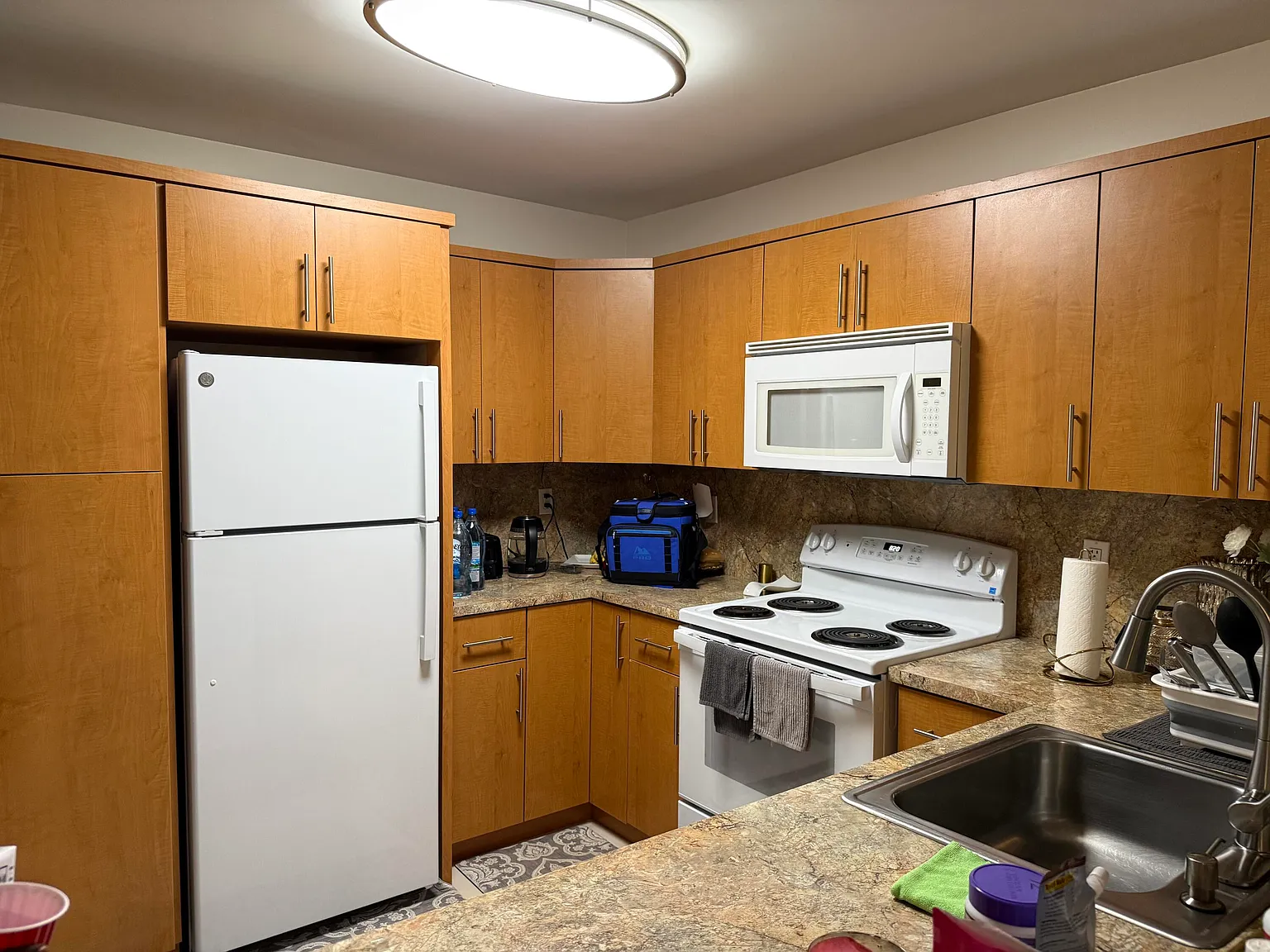 2 bed, 2.0 bath, 2384 sqft, $2,300 — Photo 4