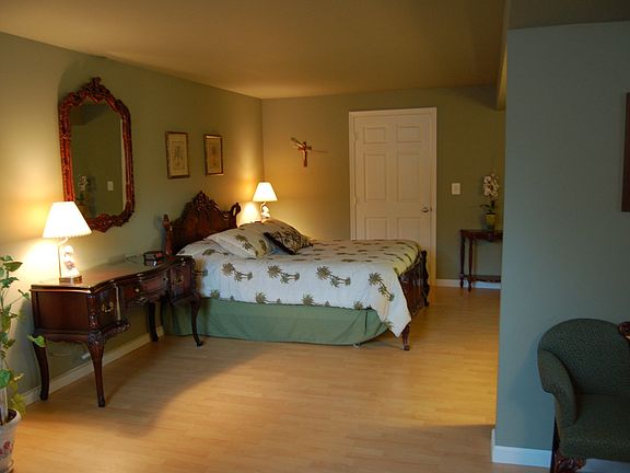 Lower Lvl Apt Bedroom