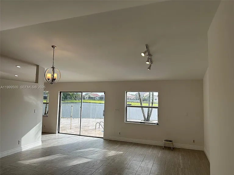 9841 Ridgecreek Rd — Photo 3