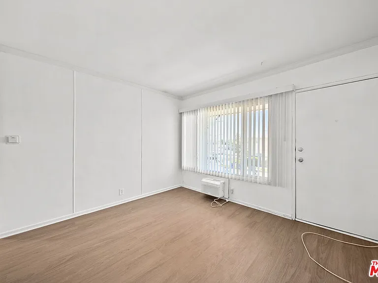 14913 Hartland St #6 — Photo 6