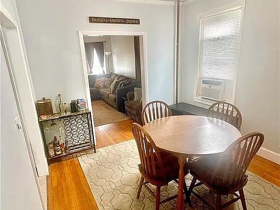 4th image of 103 Greenwood St Floor 1
