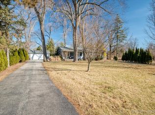 332 Evergreen Dr, Batavia, IL 60510