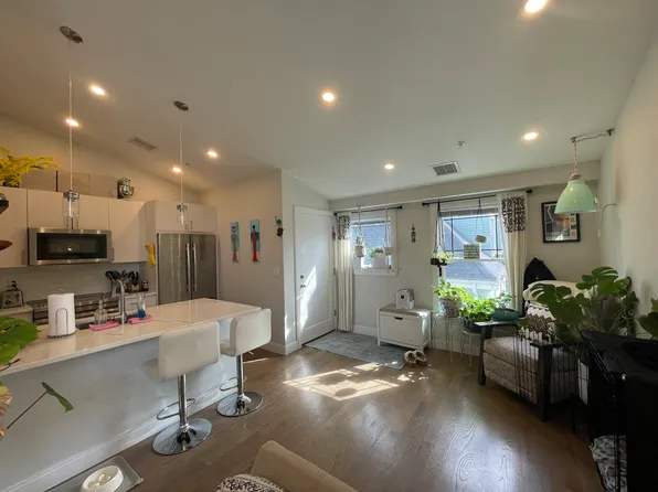 9 Mansfield St #4, Allston, MA 02134