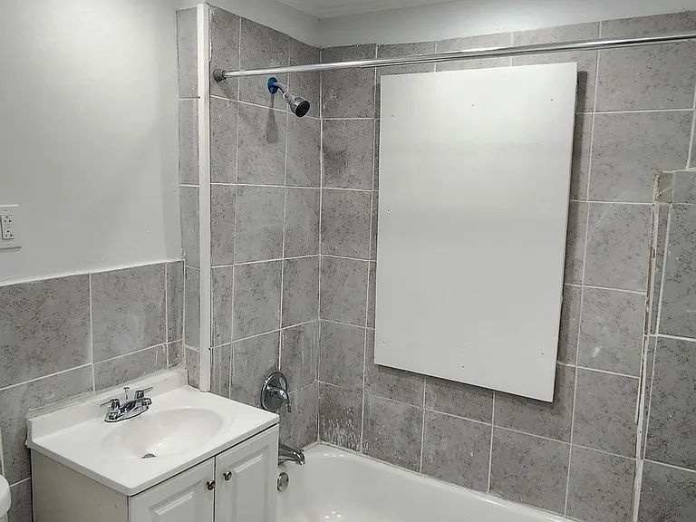 192 Lisbon Ave #1 — Photo 9