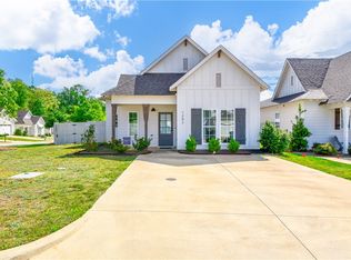1297 Foxtail Ln, Opelika, AL 36801