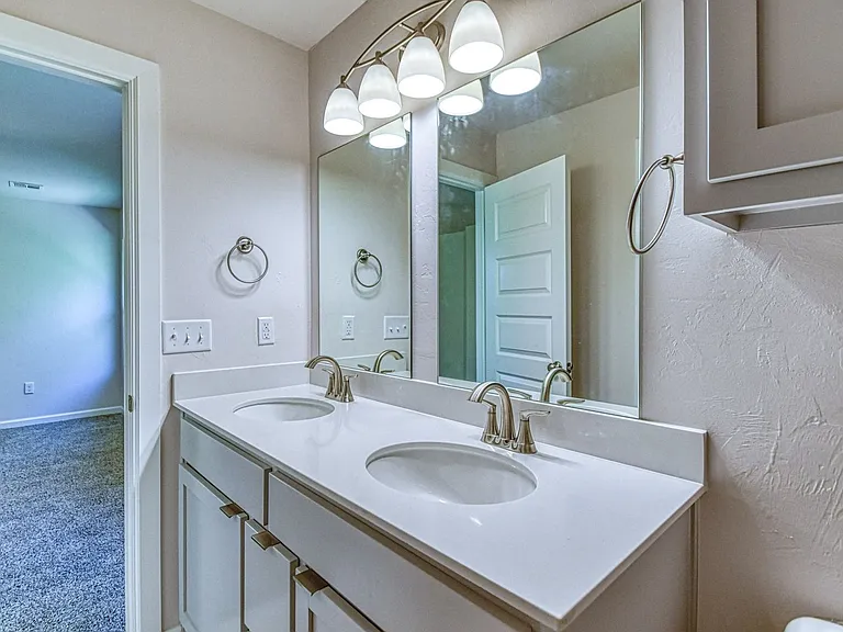 1002 Varenna Ln — Photo 22