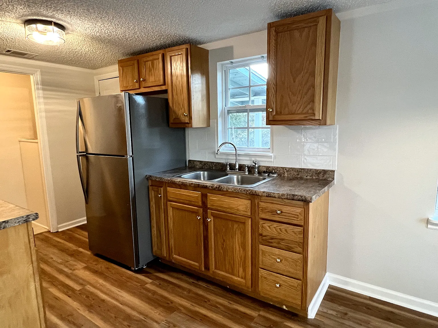 3 bed, 800 sqft, $1,499 — Photo 3