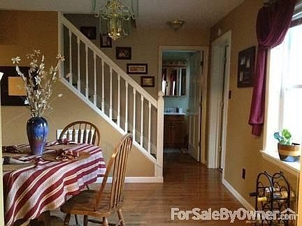 Dining room
						:
						dining room which leads to laundry and bath