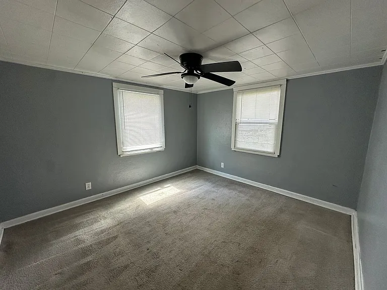 1334 Barry St — Photo 7