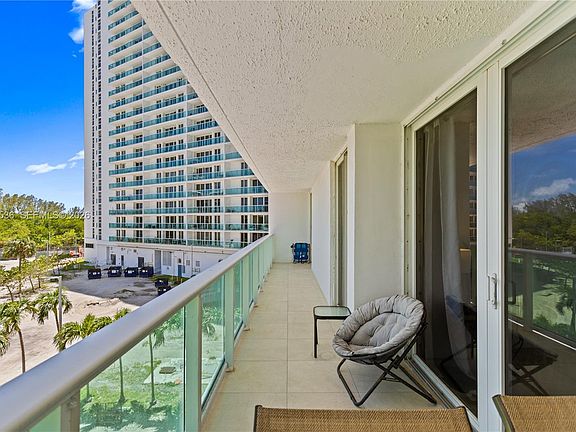 2nd image of 100 Bayview Dr APT 307