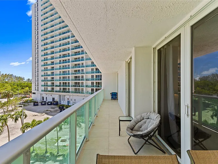 100 Bayview Dr #307 — Photo 2