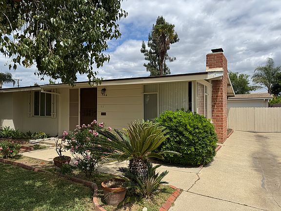 3rd image of 944 N Damato Dr