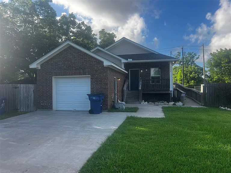 3134 Babin Dr — Photo 1