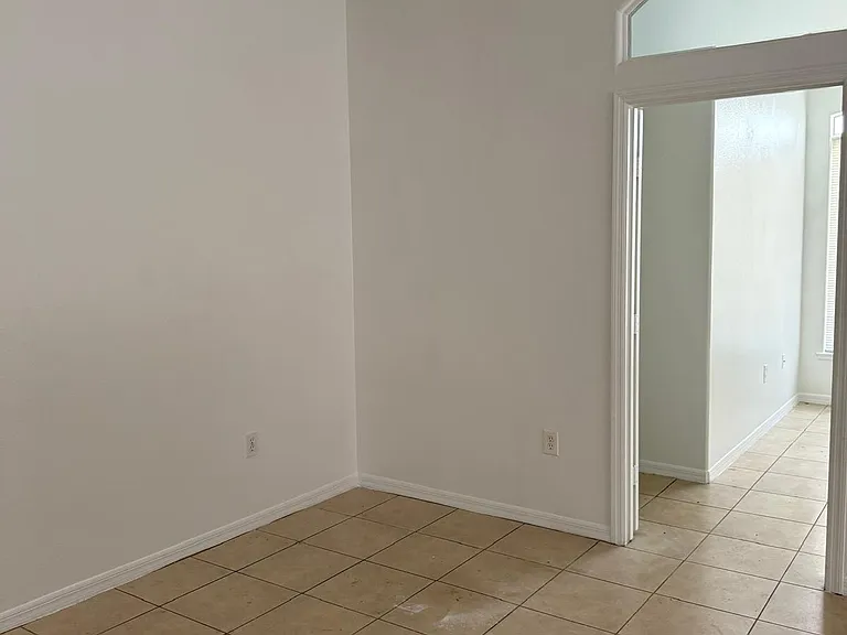 2165 Island Walk Dr — Photo 7