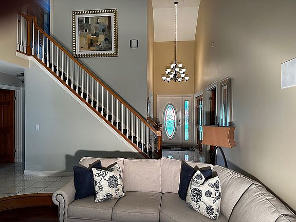 5th image of 70 Midway Dr