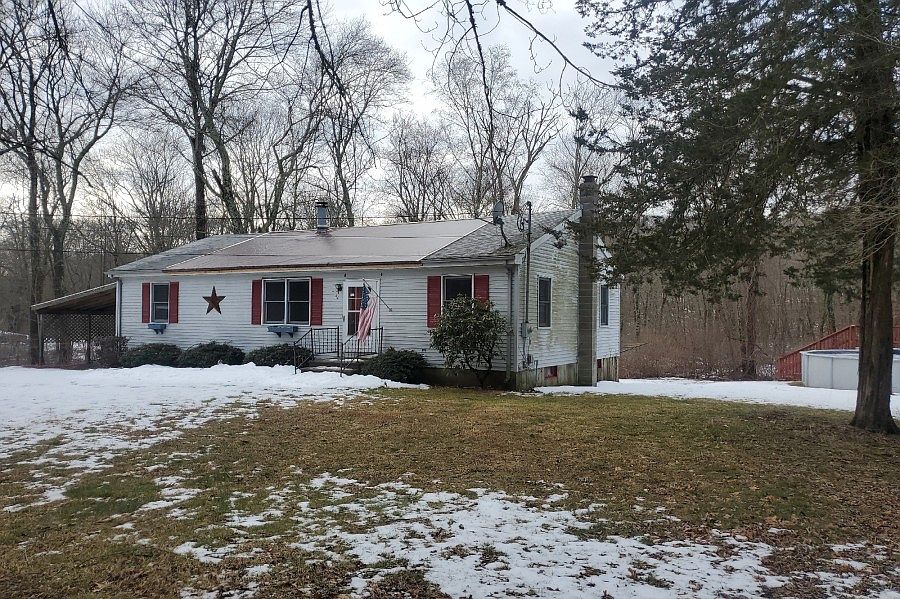 2nd image of 42 Mathewson Mill Rd