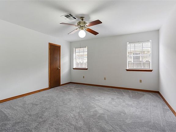 5th image of 273 Dianne Dr