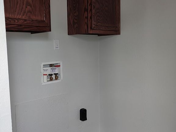 Washer and Dryer Hookups