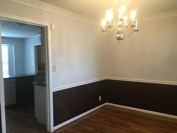 Dining room has 2 doors so could be used as an office