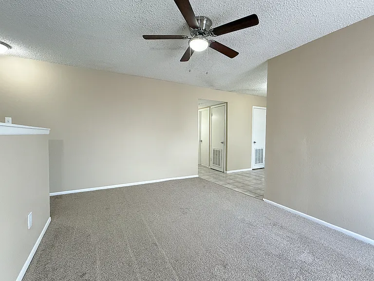 Hidden Pointe Apartments — Photo 22