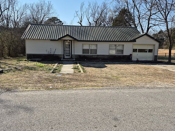 2nd image of 72 N Oak St
