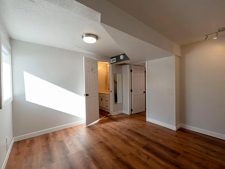 780 E Loveland Ave — Photo 6