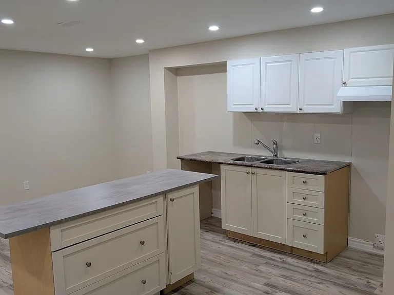 76 Samandria Ave — Photo 2