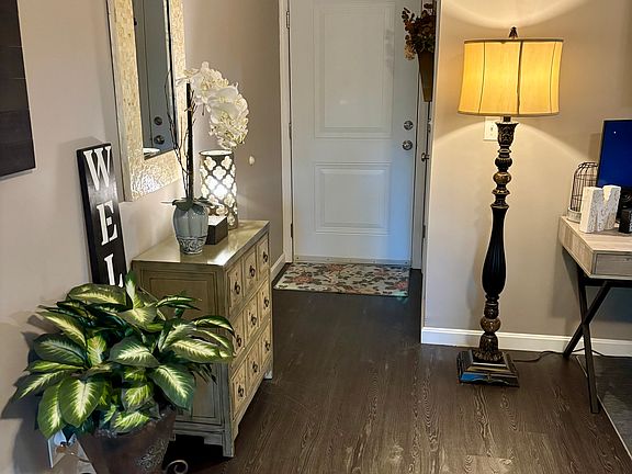 3rd image of 402 New River Rd #304