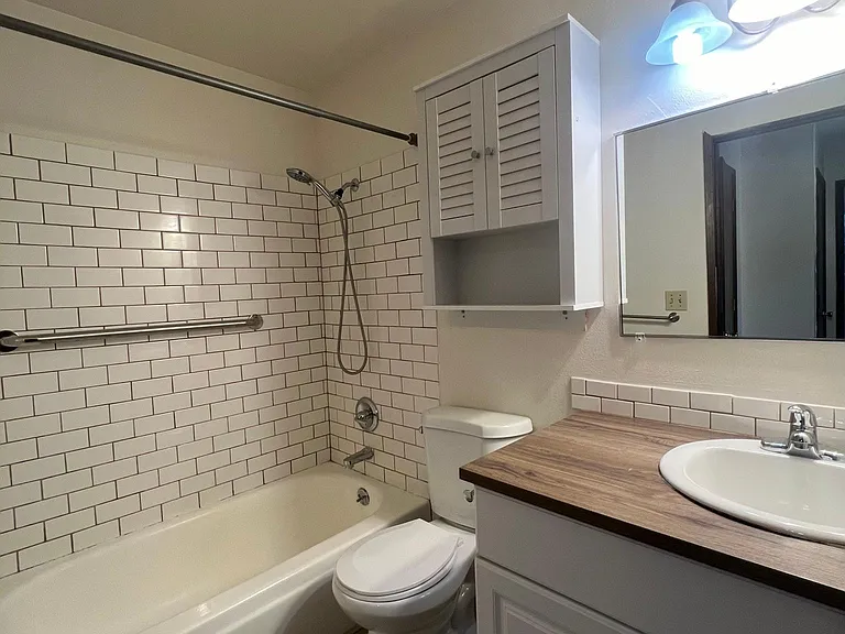 1342 SE Tacoma St — Photo 5