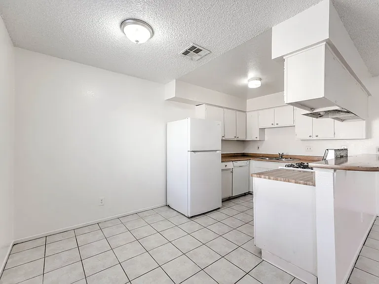 3109 N Walnut Rd — Photo 11