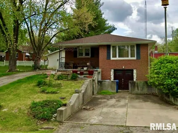 408 E Adams St, Riverton, IL 62561